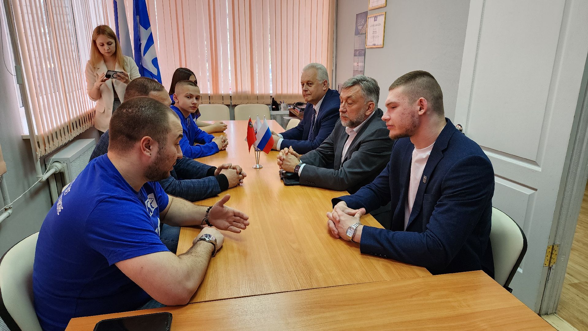 кашира, депутат мособлдумы, олег жолобов, молодая гвардия, волонтеры, гуманитарная помощь,