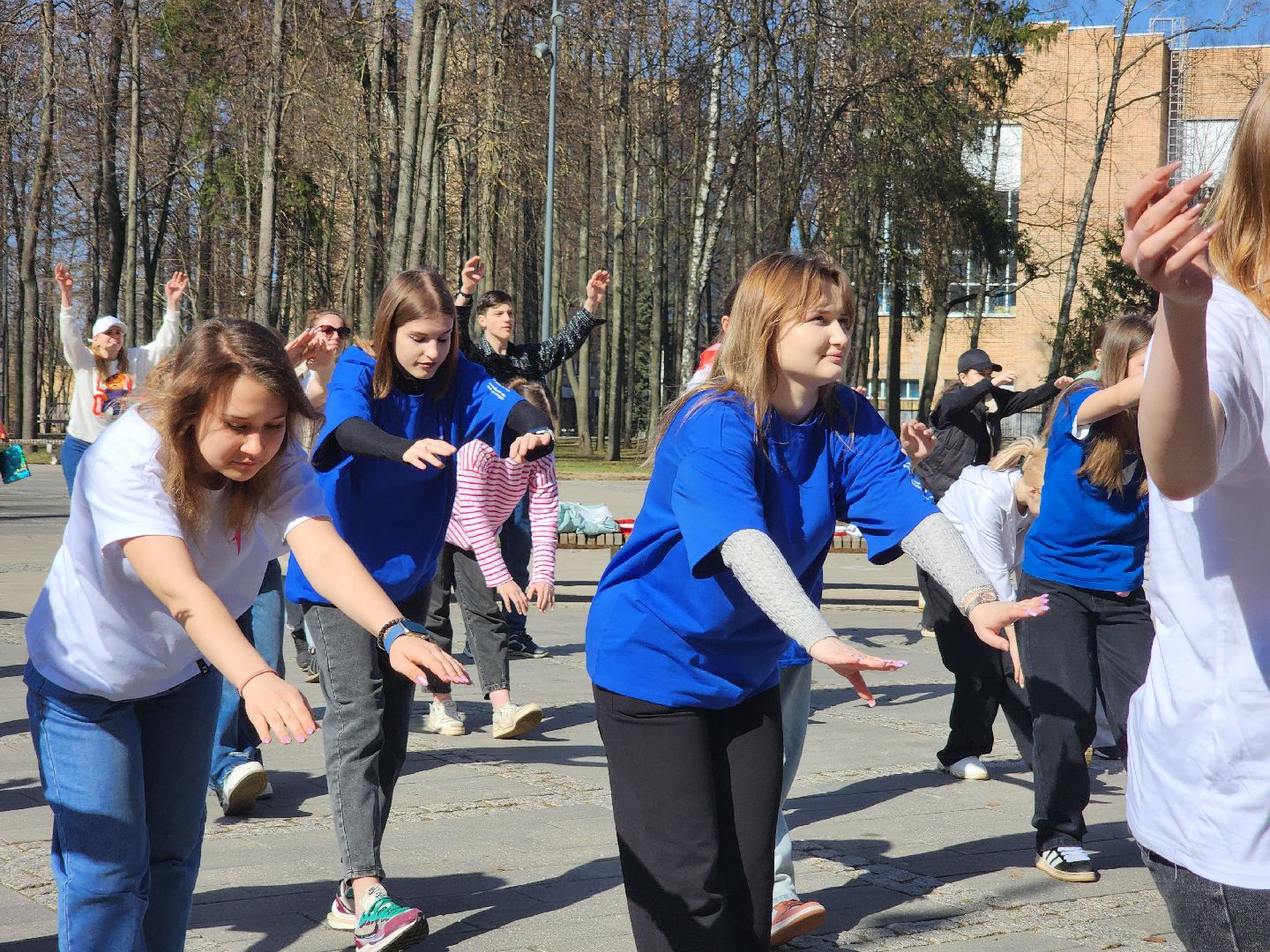 воскресенск, молодежь, зарядка, зож, парк кривякино, день космонавтики