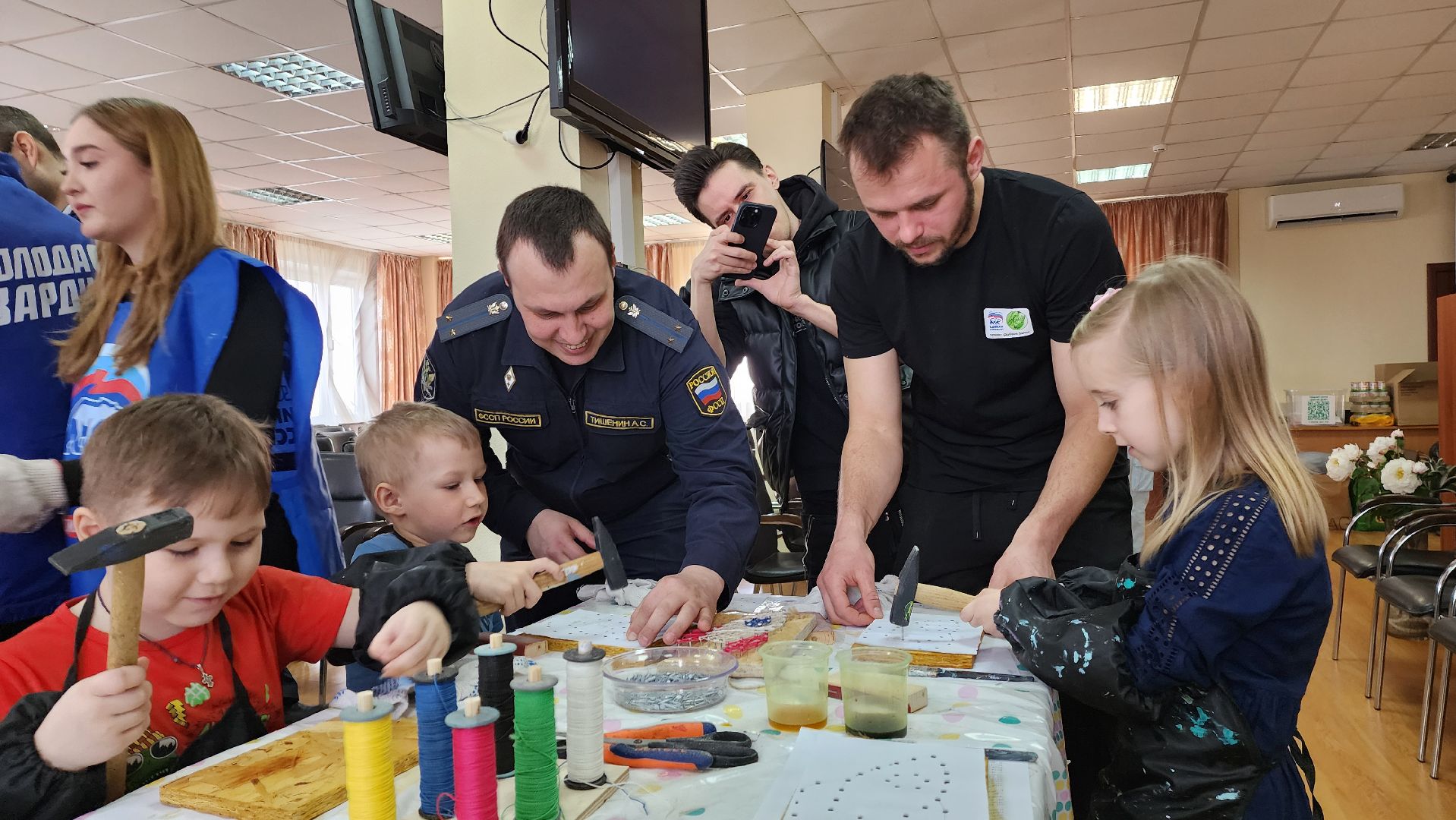 красногорск, сбор гуманитарной помощи, судебные приставы, мастер класс, волонтеры, доброе дело,