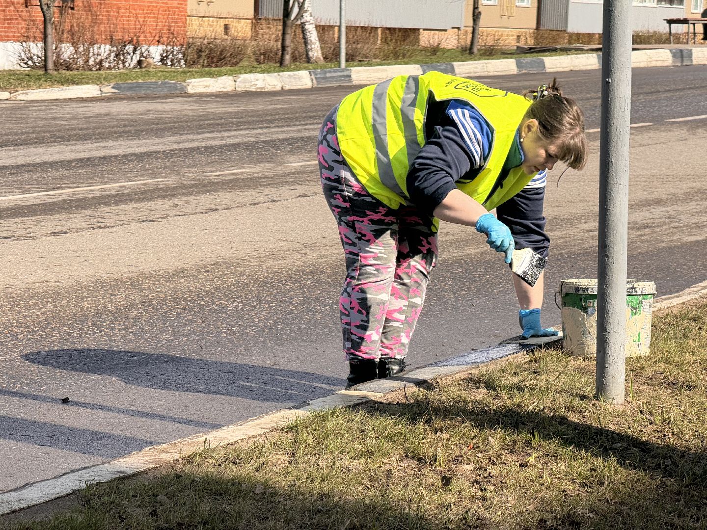 покраска, коммунальная служба, шаховская, бордюр,