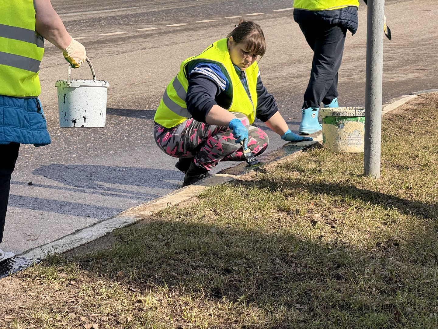 покраска, коммунальная служба, шаховская, бордюр,