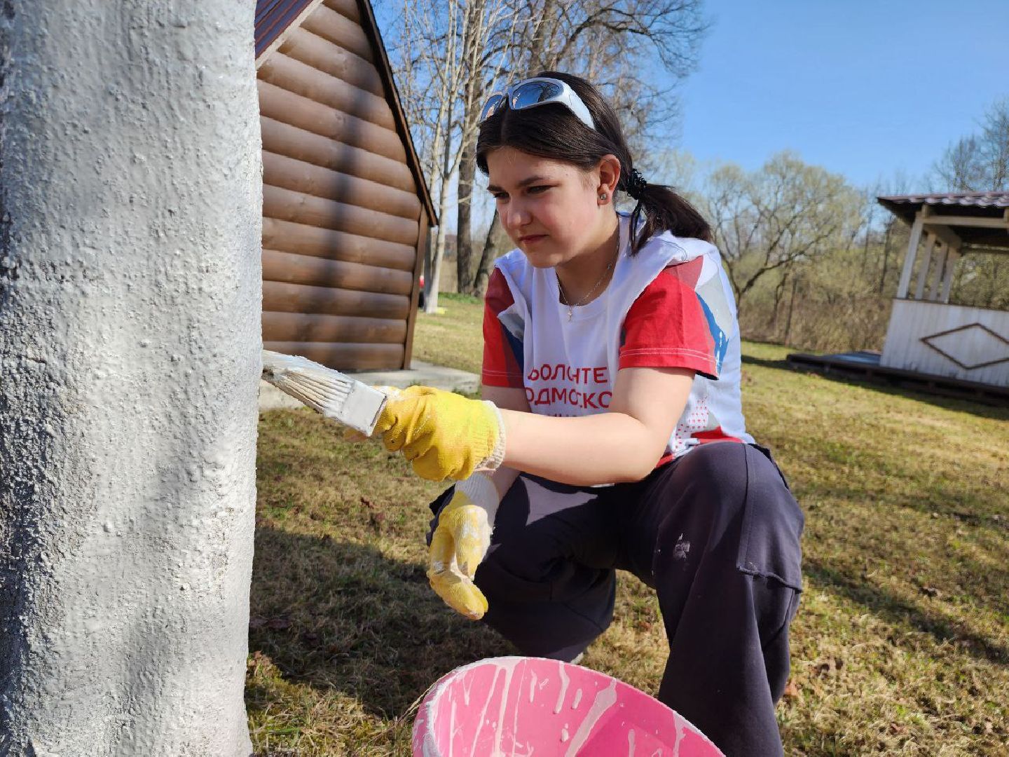 можайск, можайский городской округ, подмосковье, субботник, волонтеры, уборка территории, храм, месяц чистоты и благоустройства,