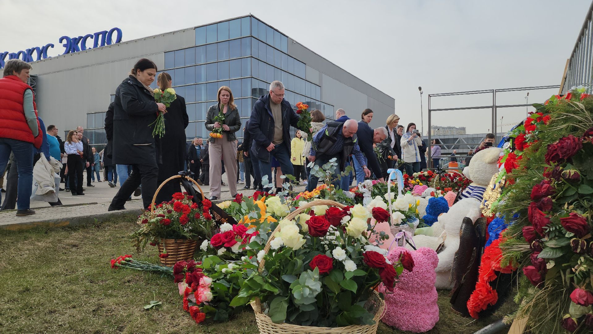 красногорск, крокус сити холл, мемориал в память о жертвах терракта в красногорс,