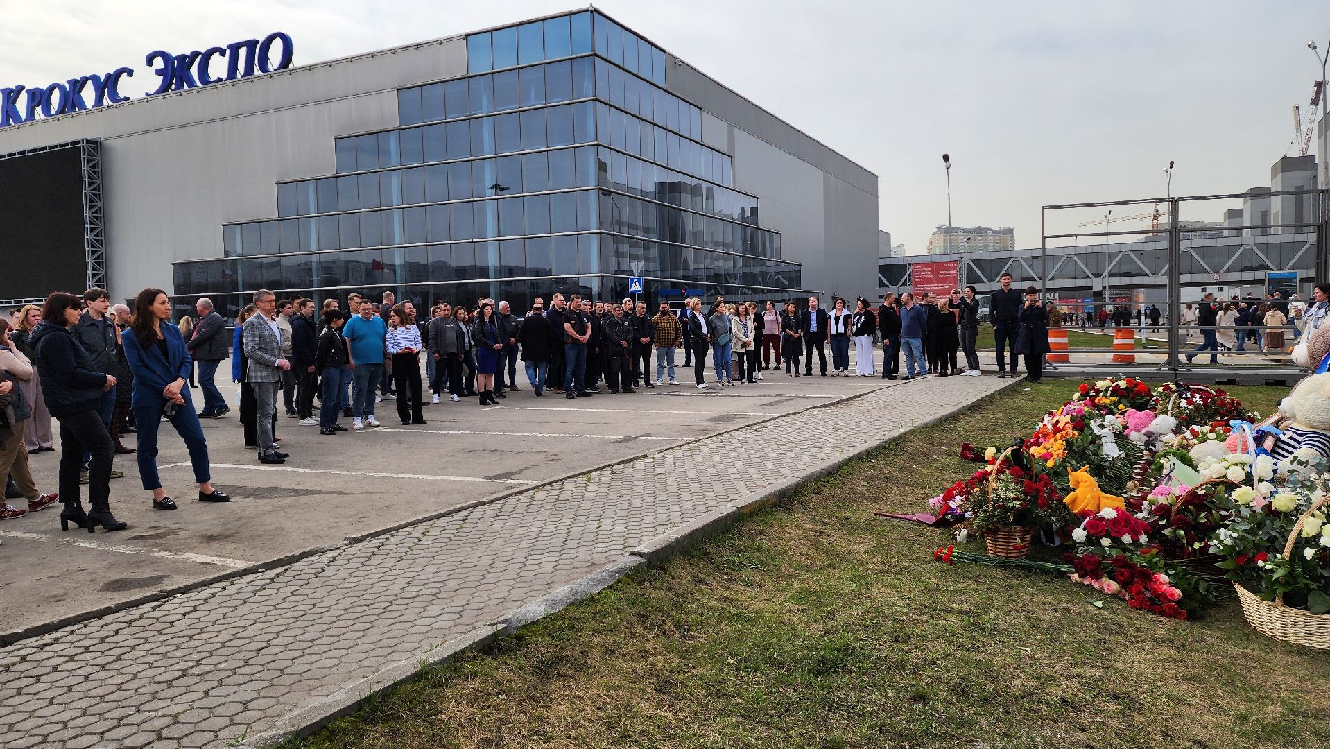 красногорск, крокус сити холл, мемориал в память о жертвах терракта в красногорс,