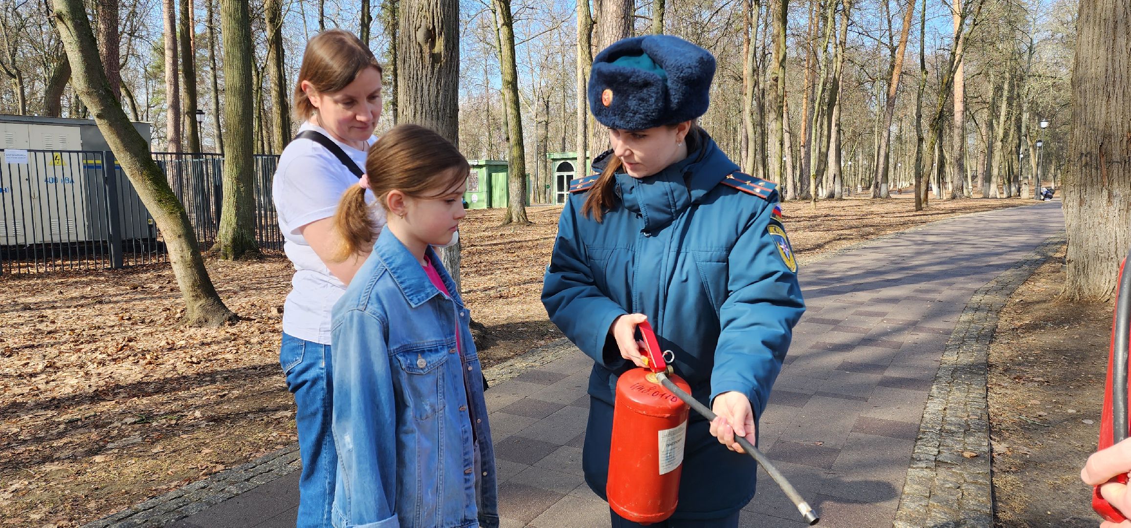 раменское, общество, пожарная безопасность, акция в городском парке, правила пользования огнетушителем,