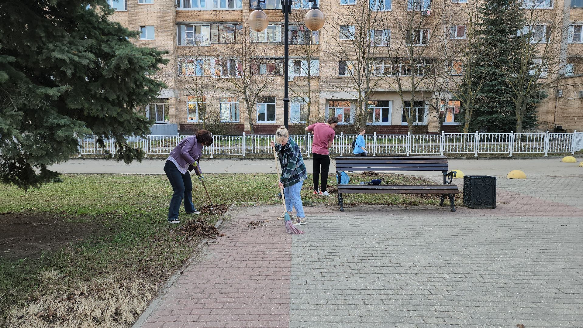 серпухов, уборка территории, подмосковье, журналисты, субботник,