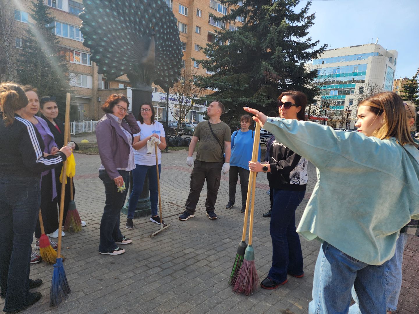 серпухов, уборка территории, подмосковье, журналисты, субботник,