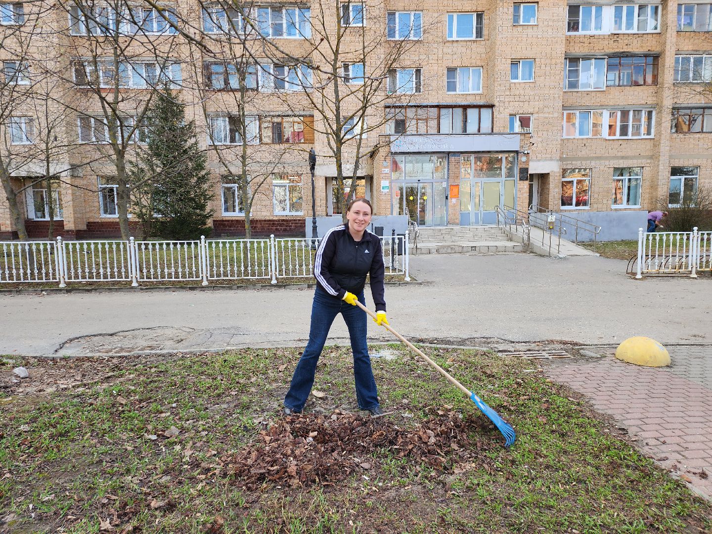 серпухов, уборка территории, подмосковье, журналисты, субботник,