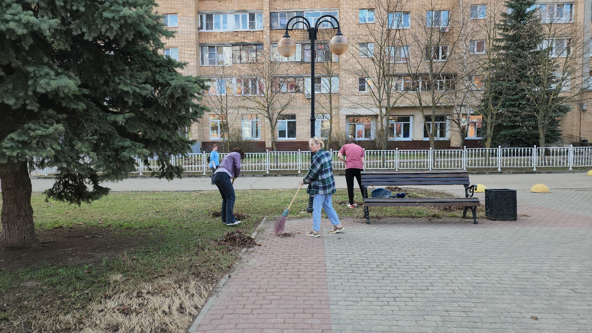 серпухов, уборка территории, подмосковье, журналисты, субботник,
