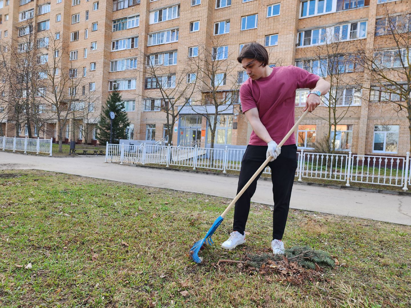 серпухов, уборка территории, подмосковье, журналисты, субботник,