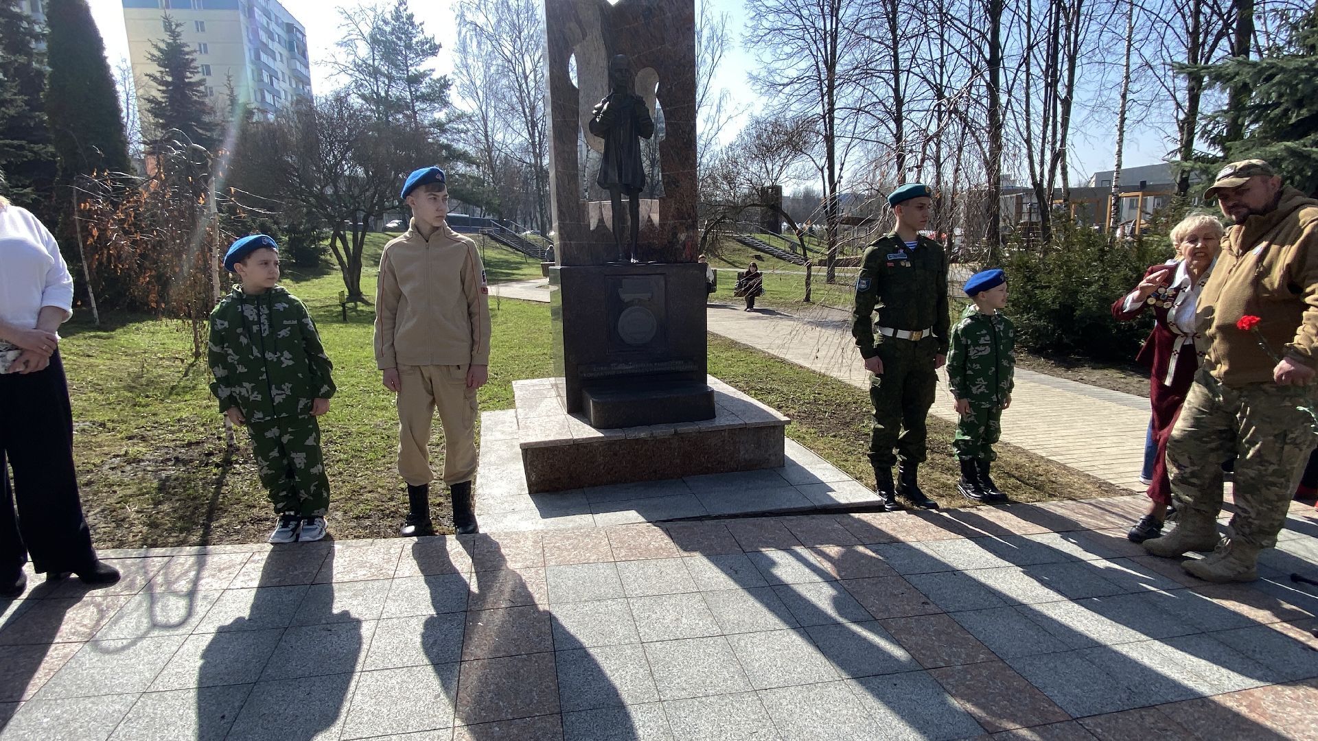 патриотизм, возложение цветов, паять несовершеннолетним узникам фашистских концлагерей, узники концлагерей, день памяти,