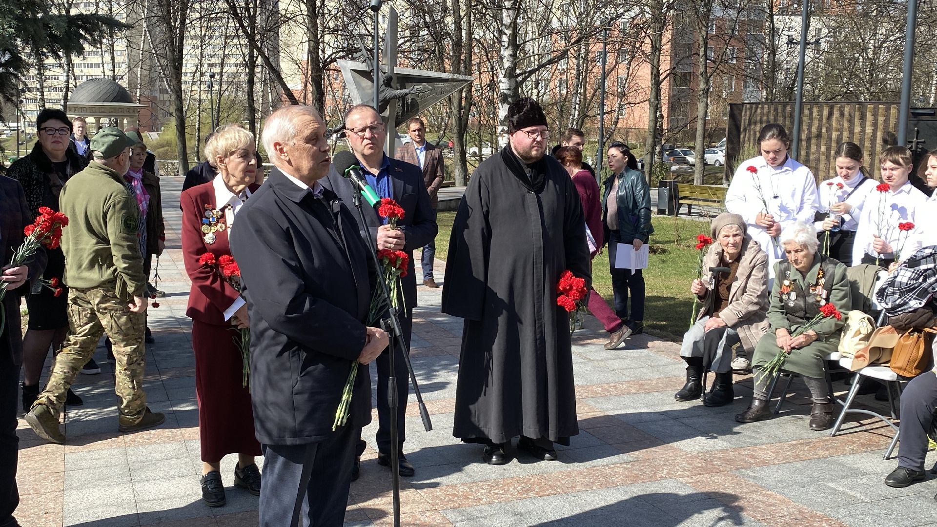 патриотизм, возложение цветов, паять несовершеннолетним узникам фашистских концлагерей, узники концлагерей, день памяти,