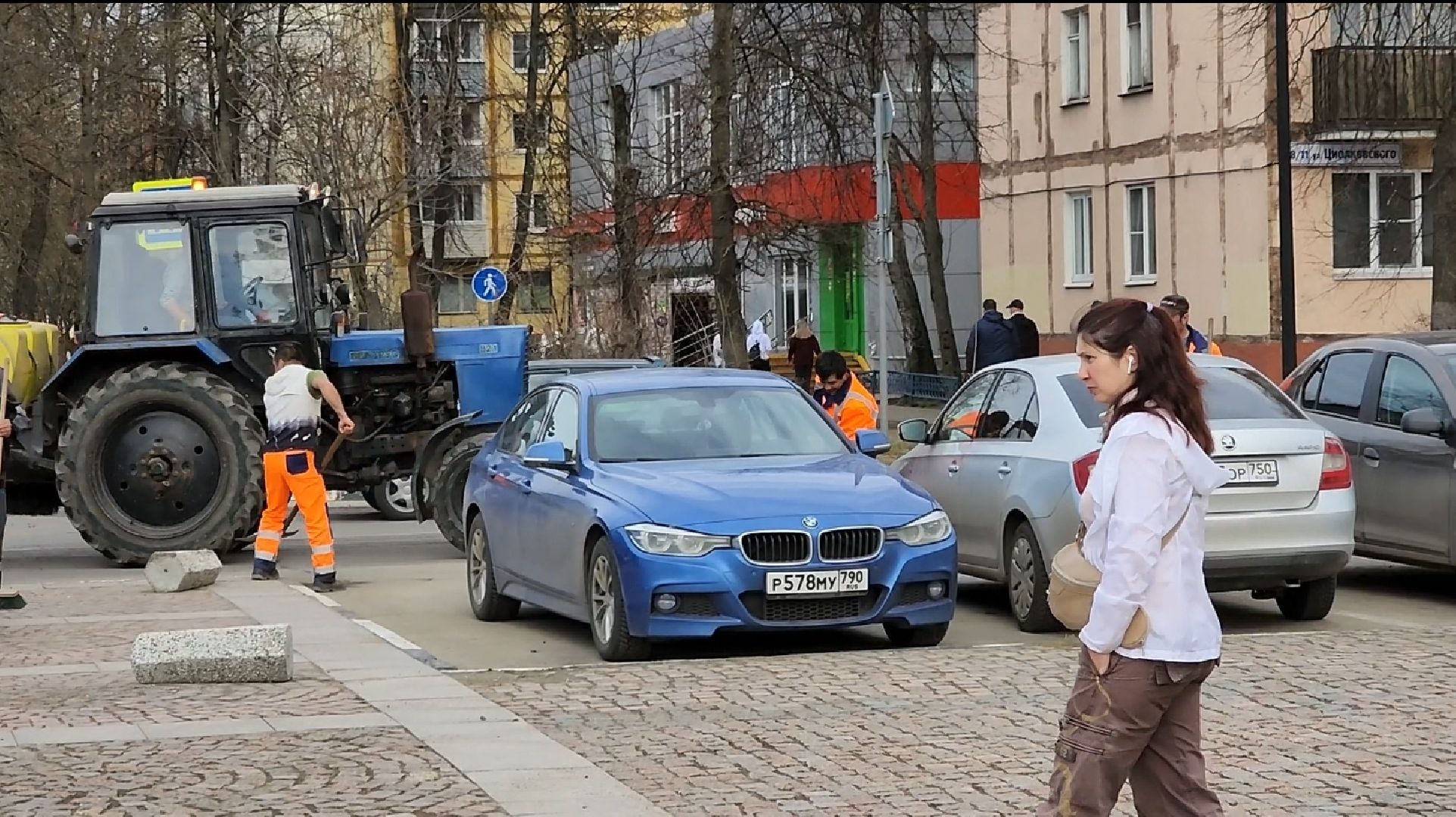 долгопрудный, площадь собина, коммунальщики, уборка, месяц чистоты и благоустройства, субботник,