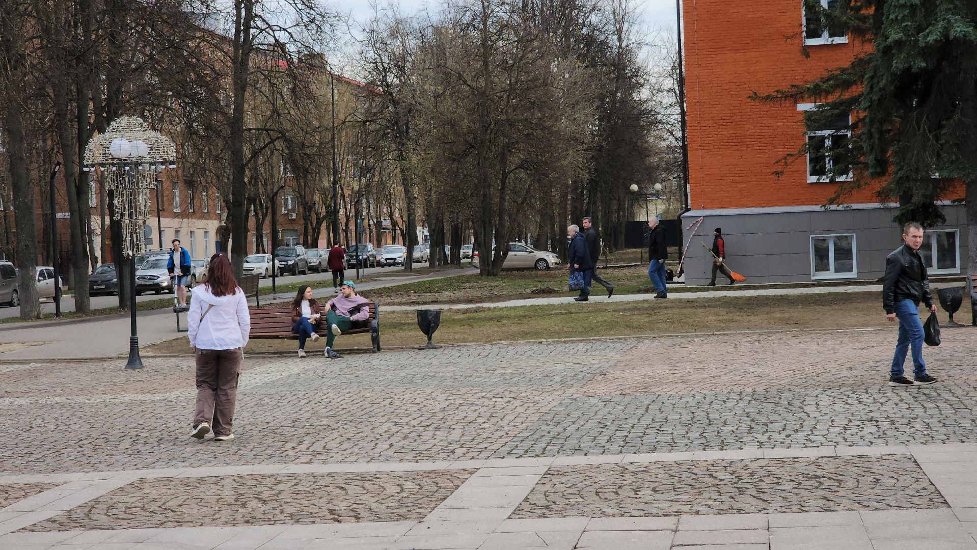 долгопрудный, площадь собина, коммунальщики, уборка, месяц чистоты и благоустройства, субботник,