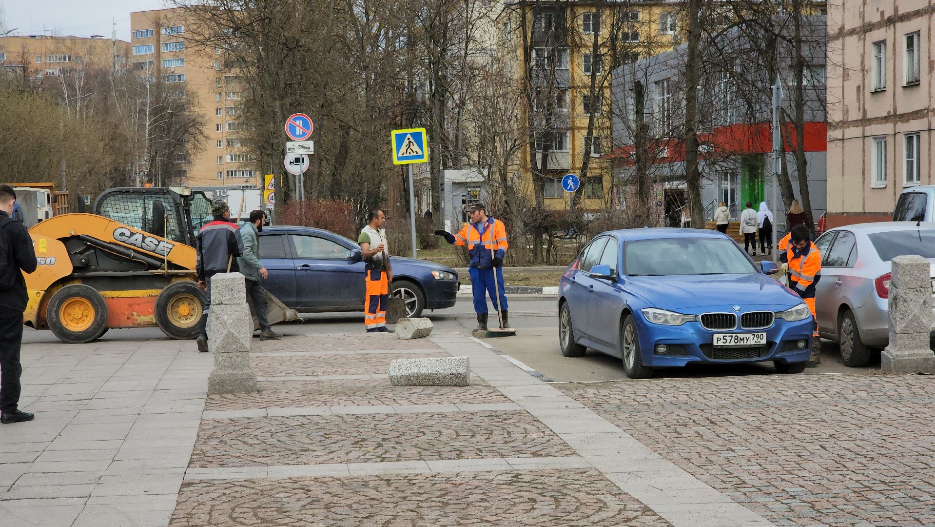 долгопрудный, площадь собина, коммунальщики, уборка, месяц чистоты и благоустройства, субботник,