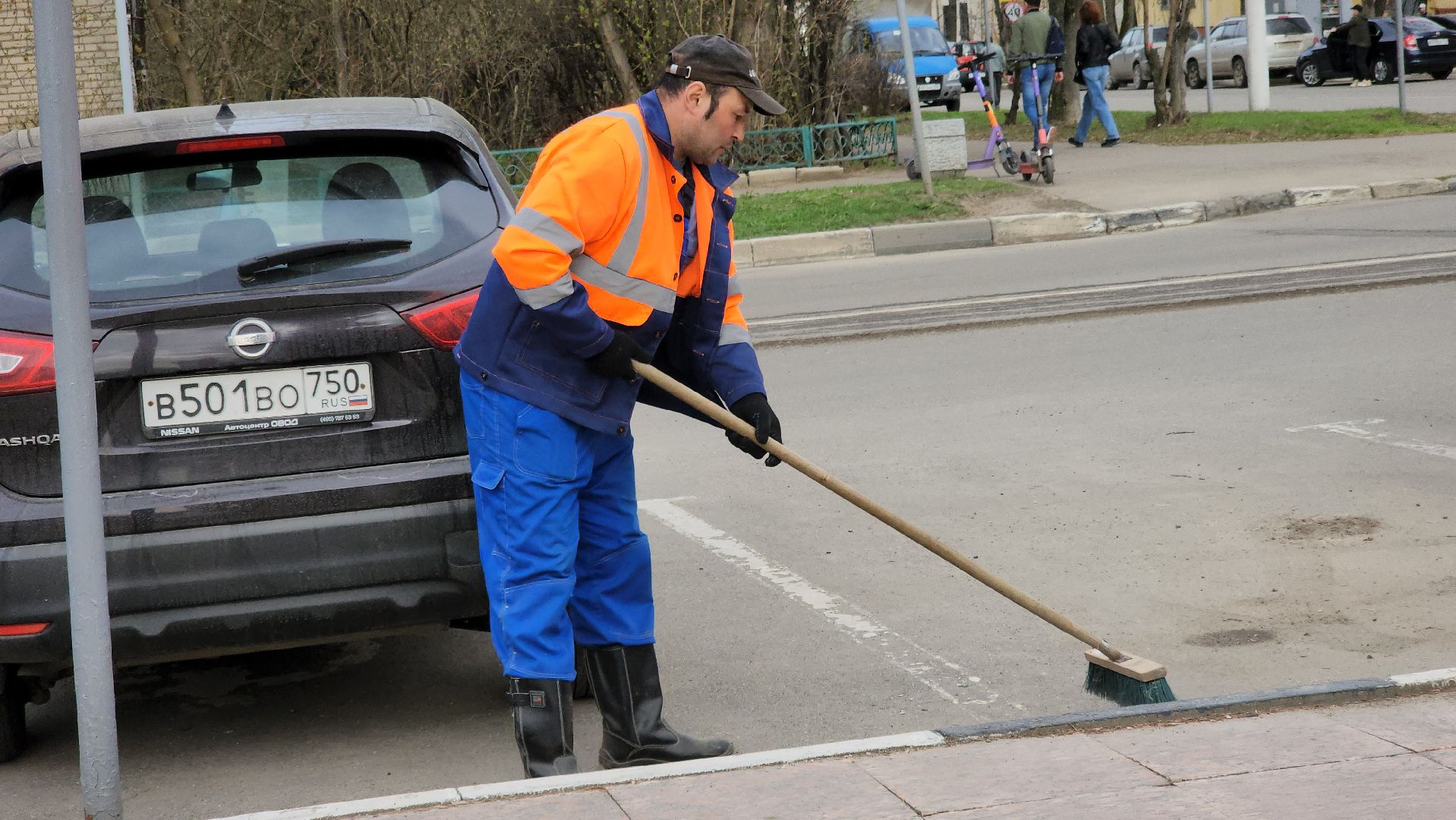 долгопрудный, площадь собина, коммунальщики, уборка, месяц чистоты и благоустройства, субботник,