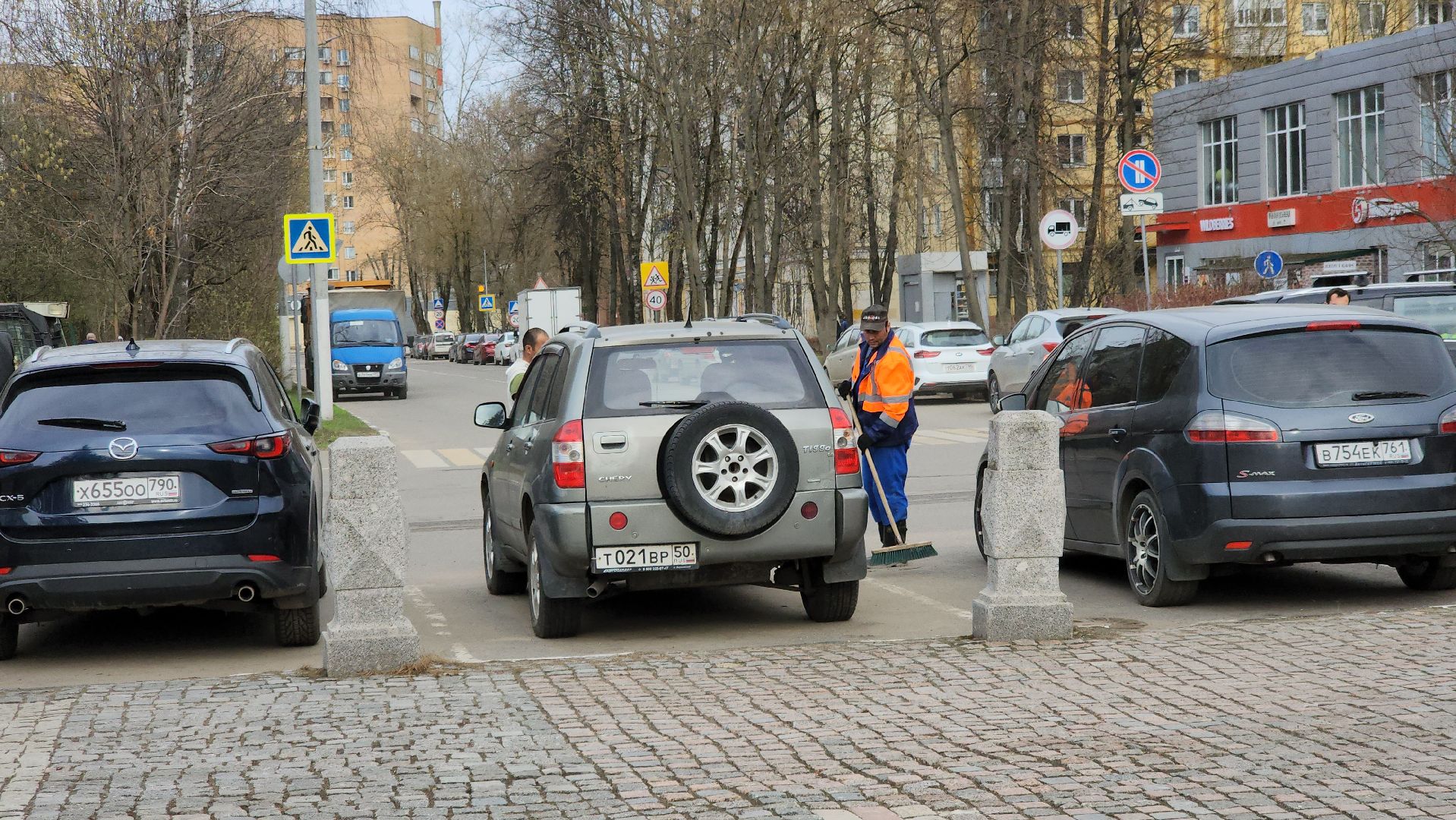 долгопрудный, площадь собина, коммунальщики, уборка, месяц чистоты и благоустройства, субботник,