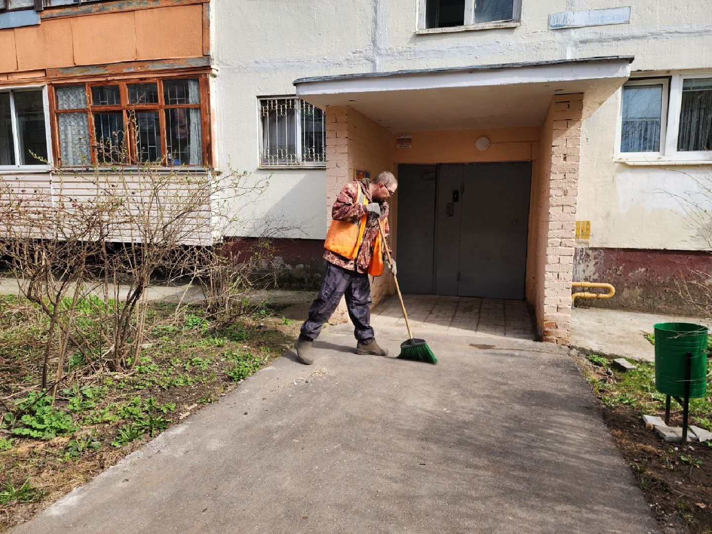 можайск, можайский городской округ, подмосковье, месяц чистоты и благоустройства, уборка дворов после зимы, жкх, благоустройство,