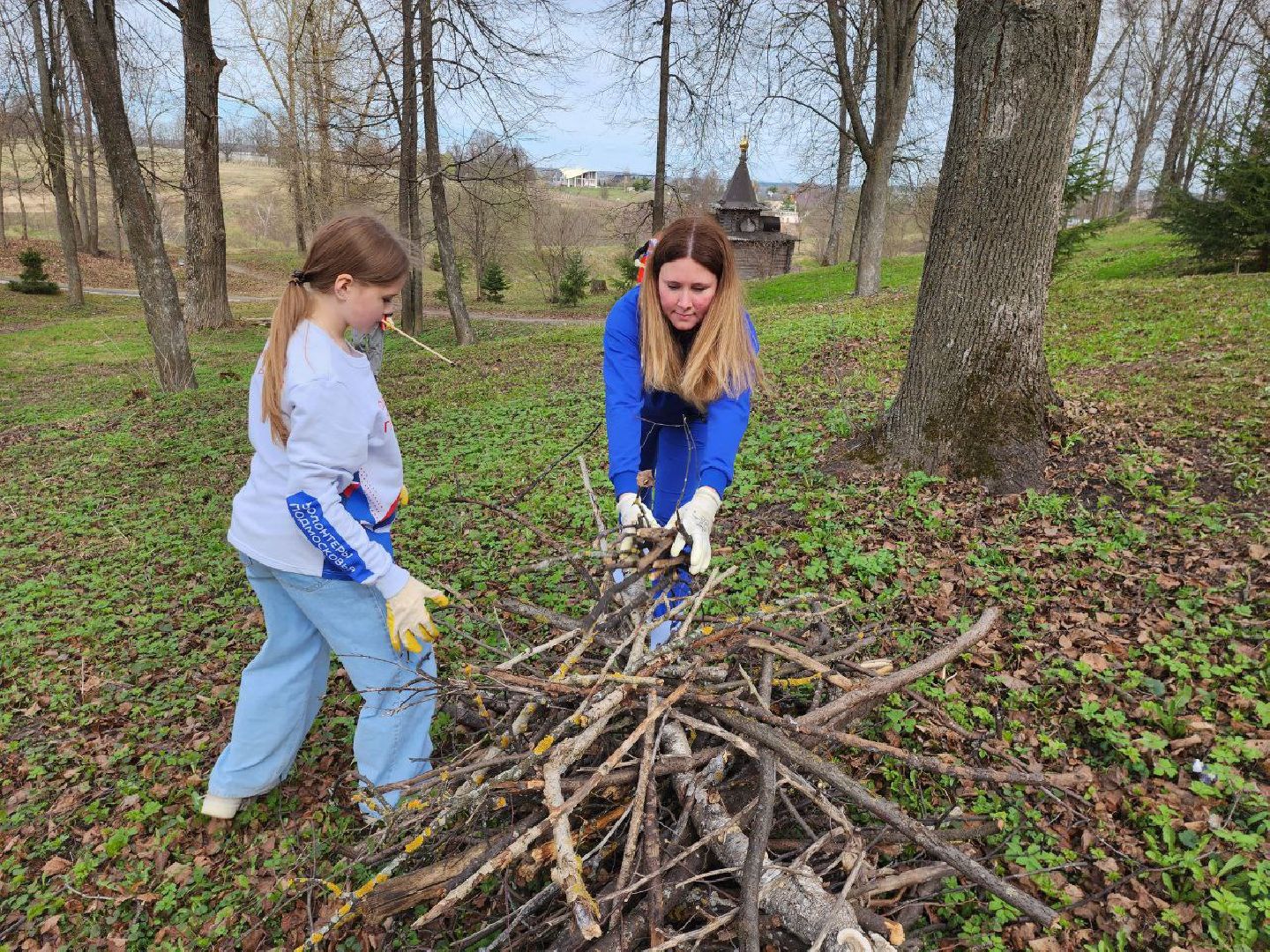 можайск, можайский городской округ, подмосковье, субботники, волонтеры, благоустройство, месяц чистоты и благоустройства, добровольцы, Никольский собор,
