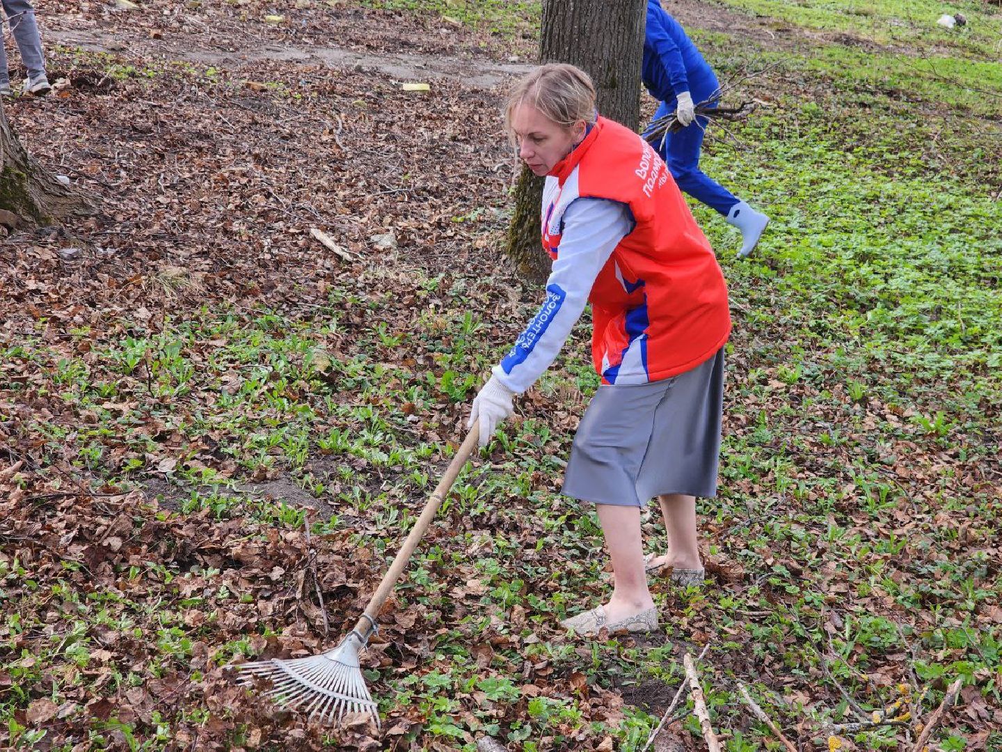 можайск, можайский городской округ, подмосковье, субботники, волонтеры, благоустройство, месяц чистоты и благоустройства, добровольцы, Никольский собор,