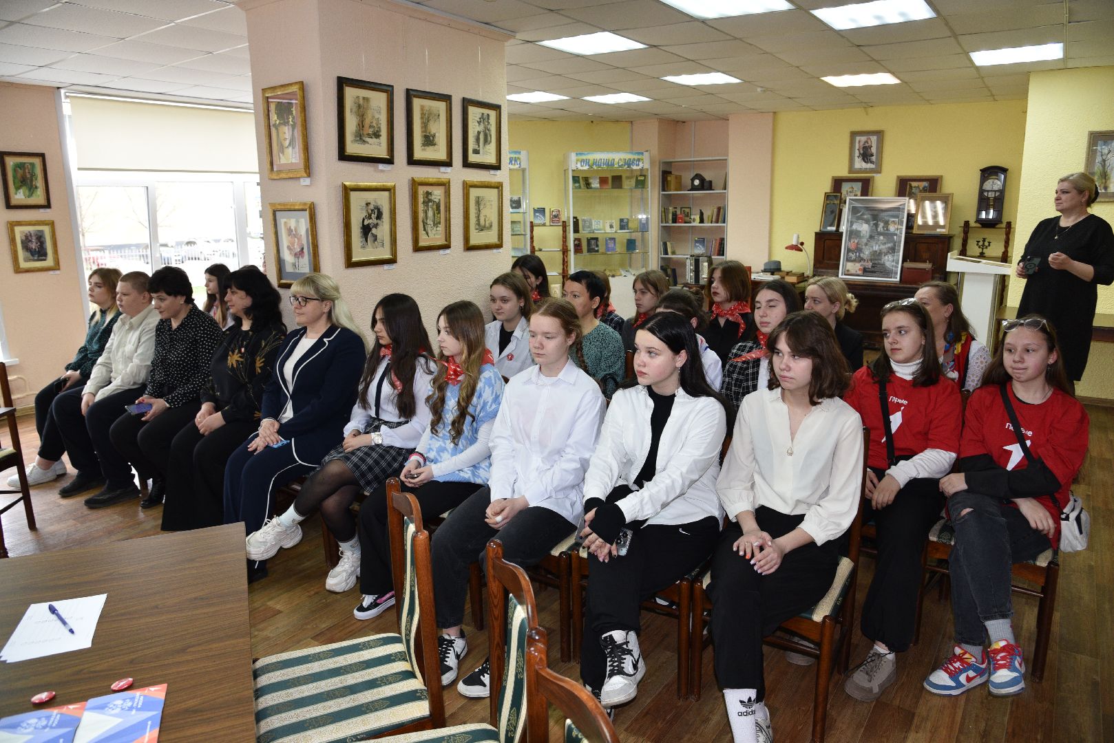 лотошино, лотошинская библиотека, паспорт гражданина рф, вручение паспортов, движение первых, день космонавтики,