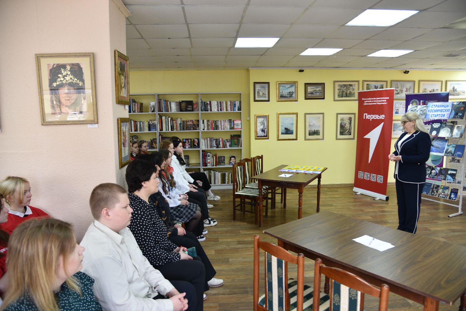 лотошино, лотошинская библиотека, паспорт гражданина рф, вручение паспортов, движение первых, день космонавтики,