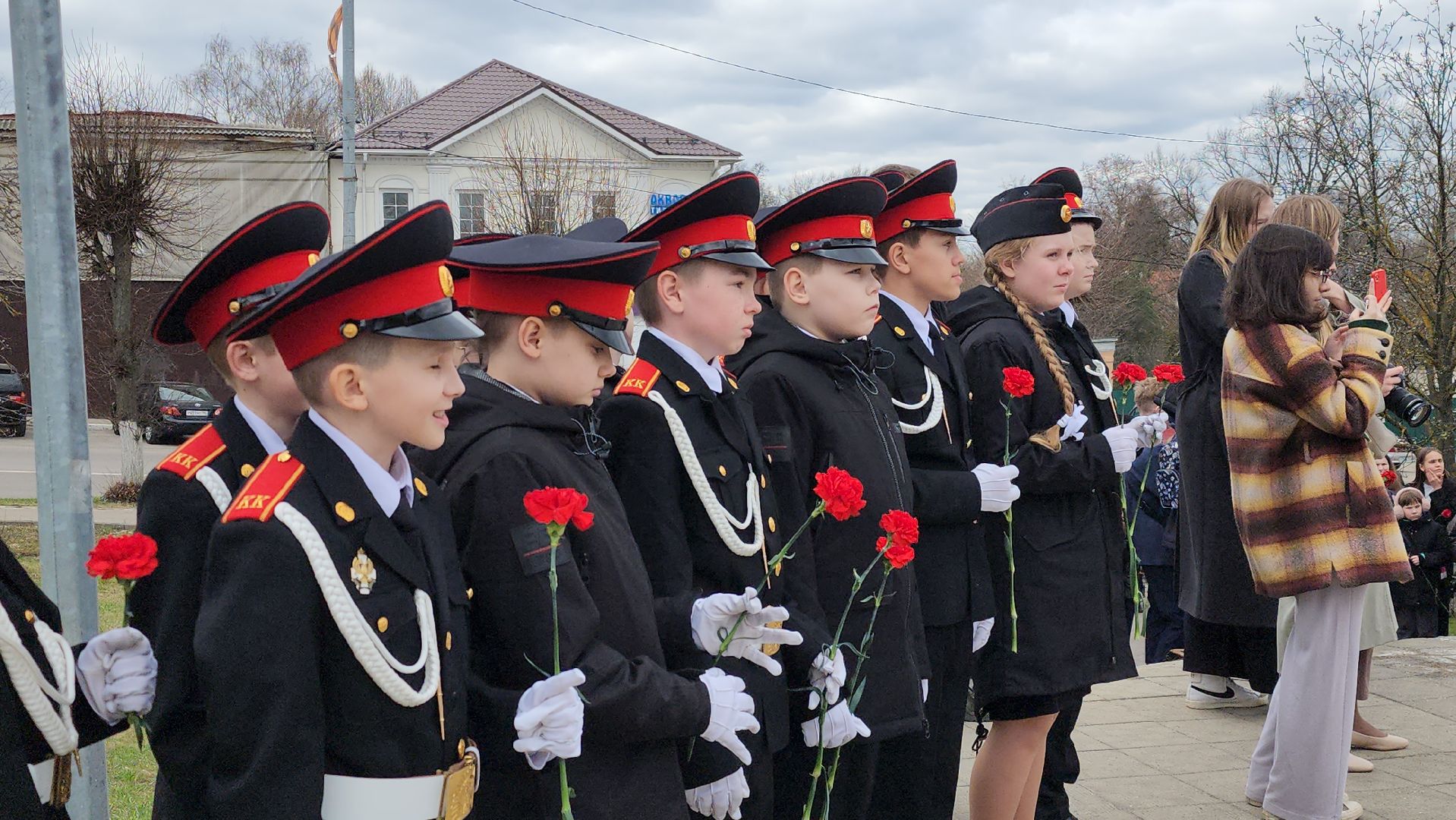 павловский посад, павлово-посадский городской округ, космонавт, праздник, люди, цветы,