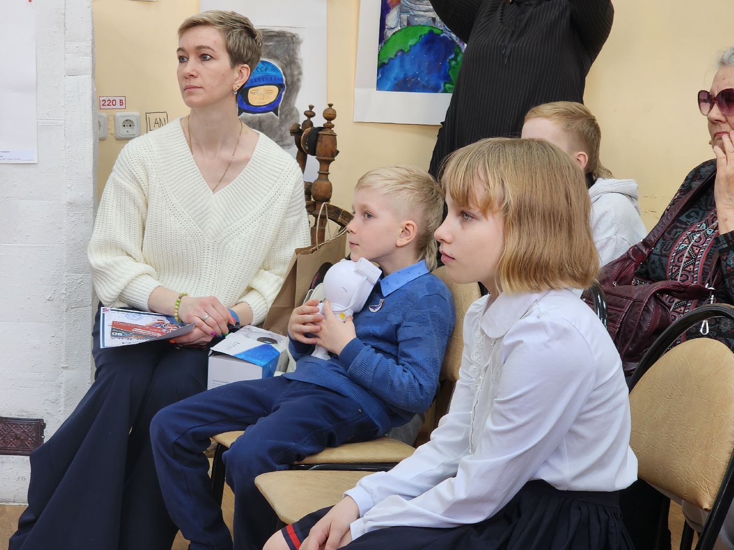 конкурс рисунков, день космонавтики,