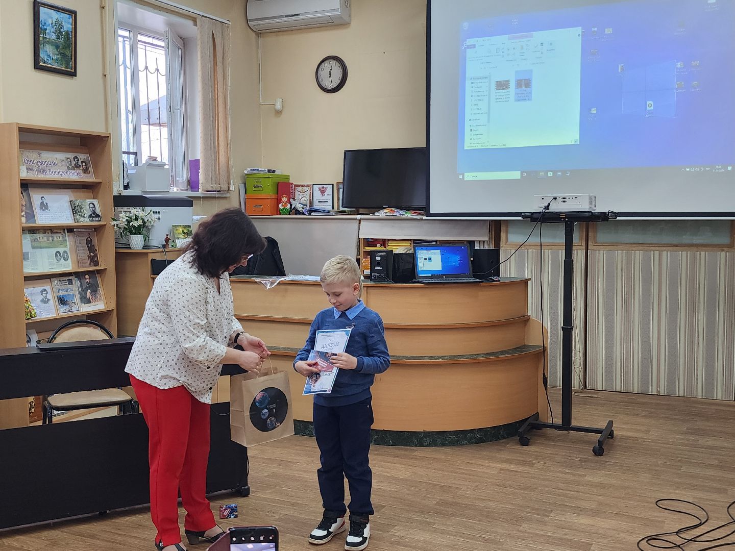 конкурс рисунков, день космонавтики,