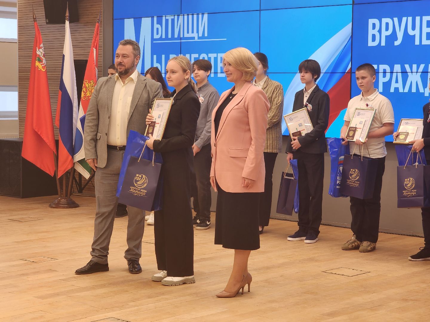 День космонавтики, Администрация города, Вручение паспортов,