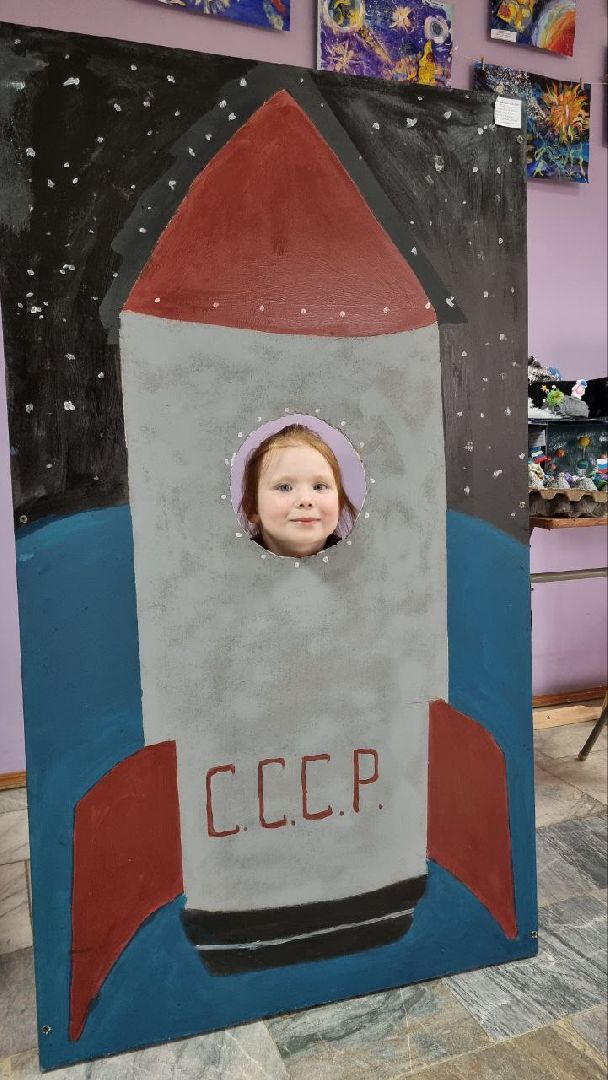 день космонавтики, выставка детских работ,