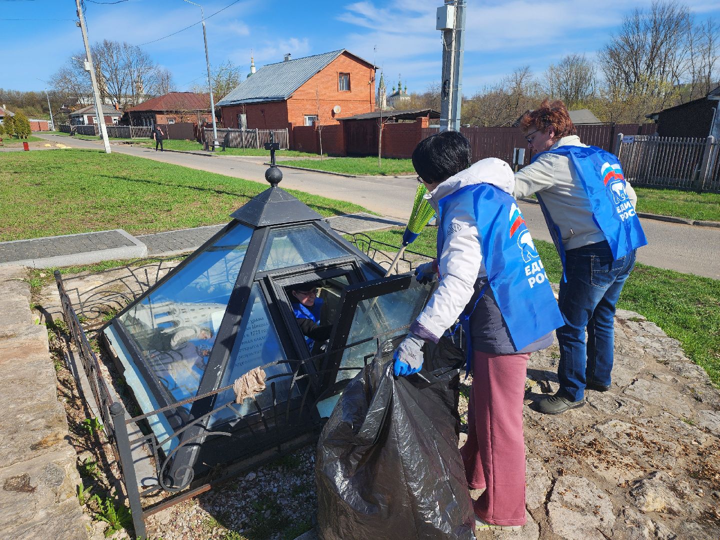 серпухов, подмосковье, субботник, соборная гора, уборка города,