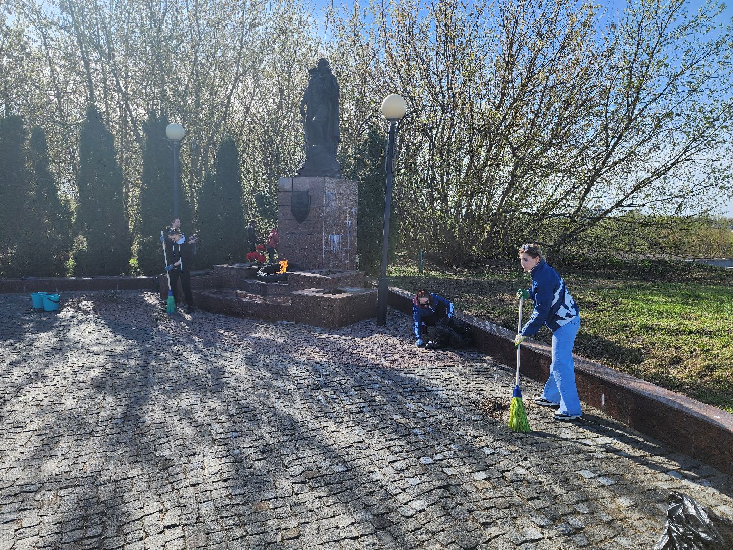 серпухов, подмосковье, субботник, соборная гора, уборка города,