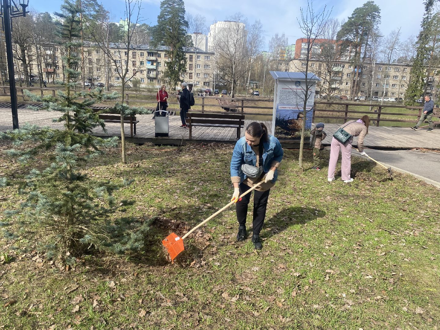 субботник во Власихе, городской субботник, власиха субботник, чистота во Власихе, уборка во Власихе, верхнее озеро во Власихе,