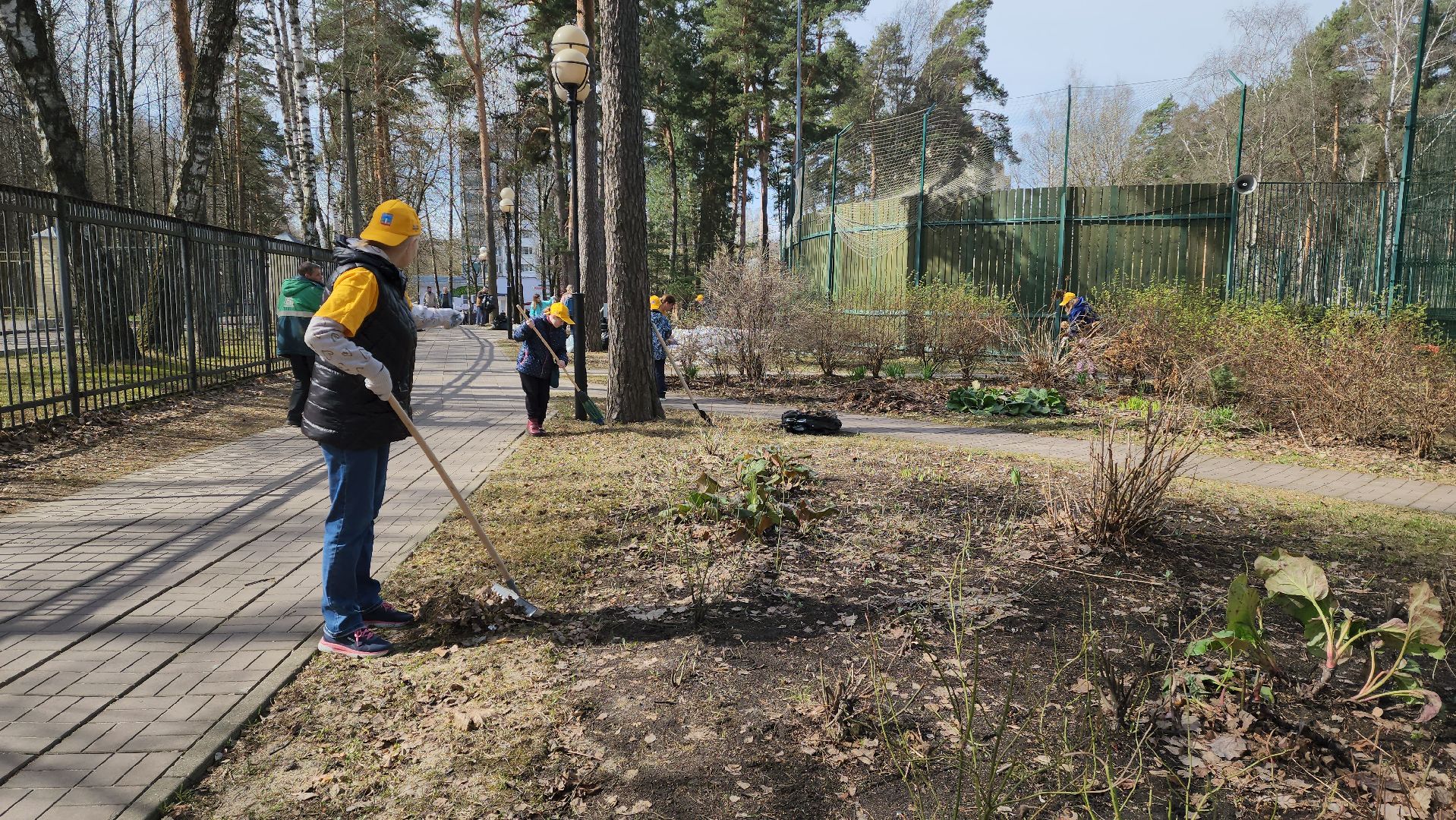 красногорск, субботник, детский городок Сказочный, общество инвалидов, особенные дети,