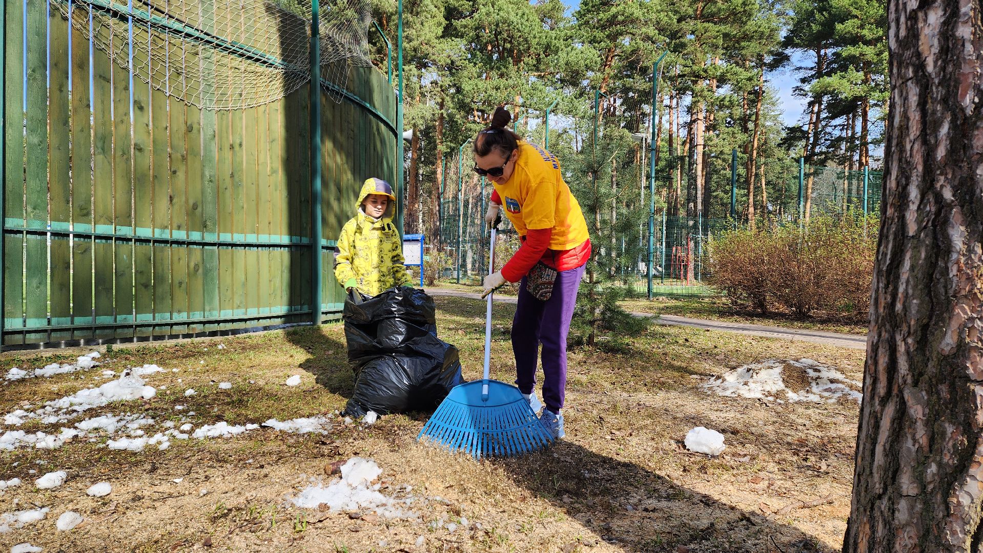 красногорск, субботник, детский городок Сказочный, общество инвалидов, особенные дети,