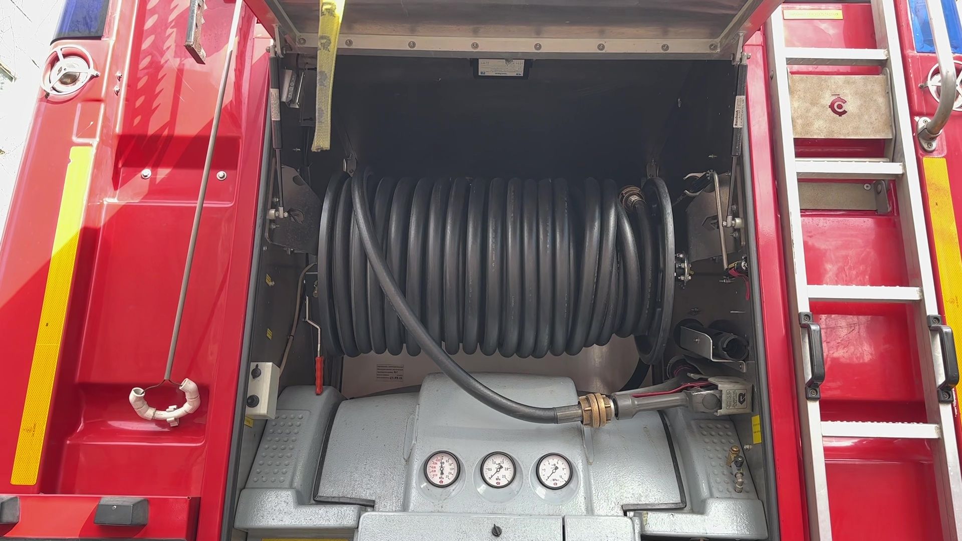 Реутов, детский, сад, МЧС, пожарная техника, люстра, пожарный рукав, вода,