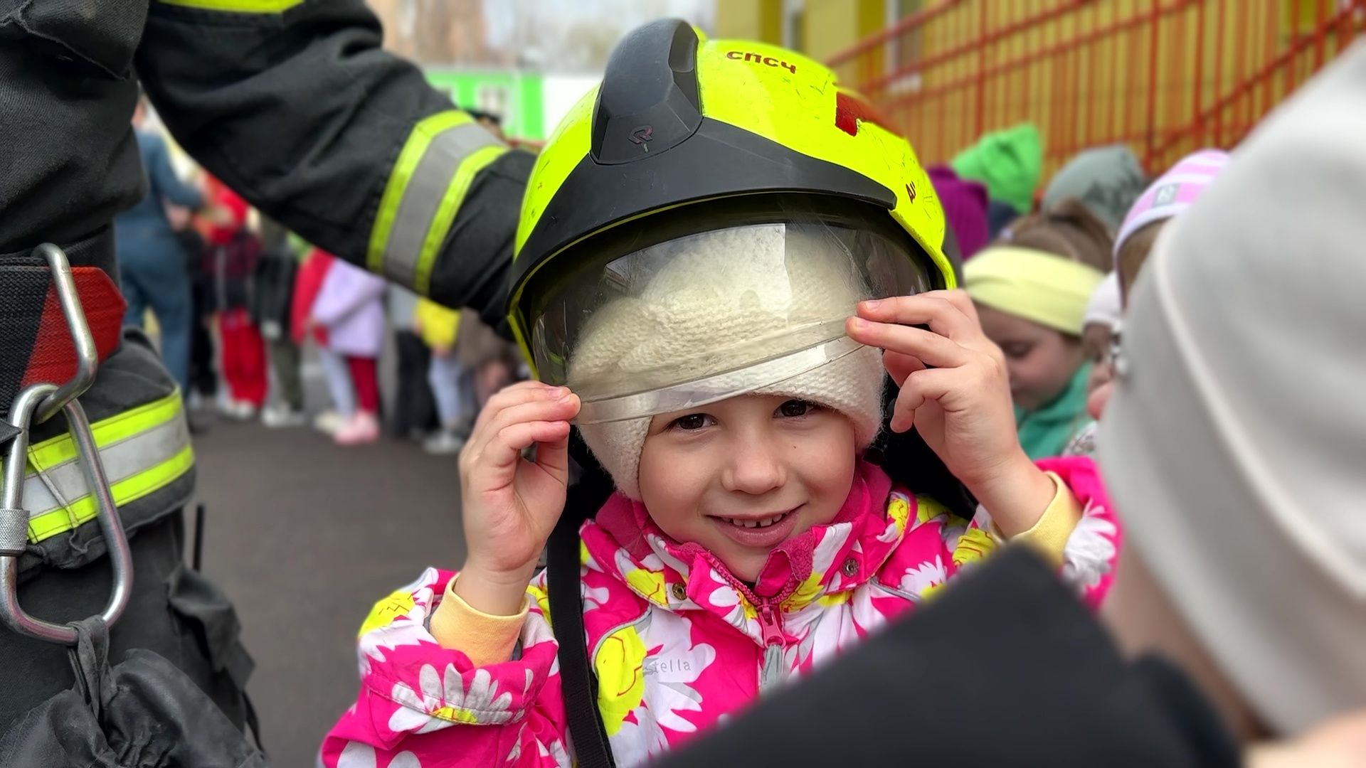 Реутов, детский, сад, МЧС, пожарная техника, люстра, пожарный рукав, вода,