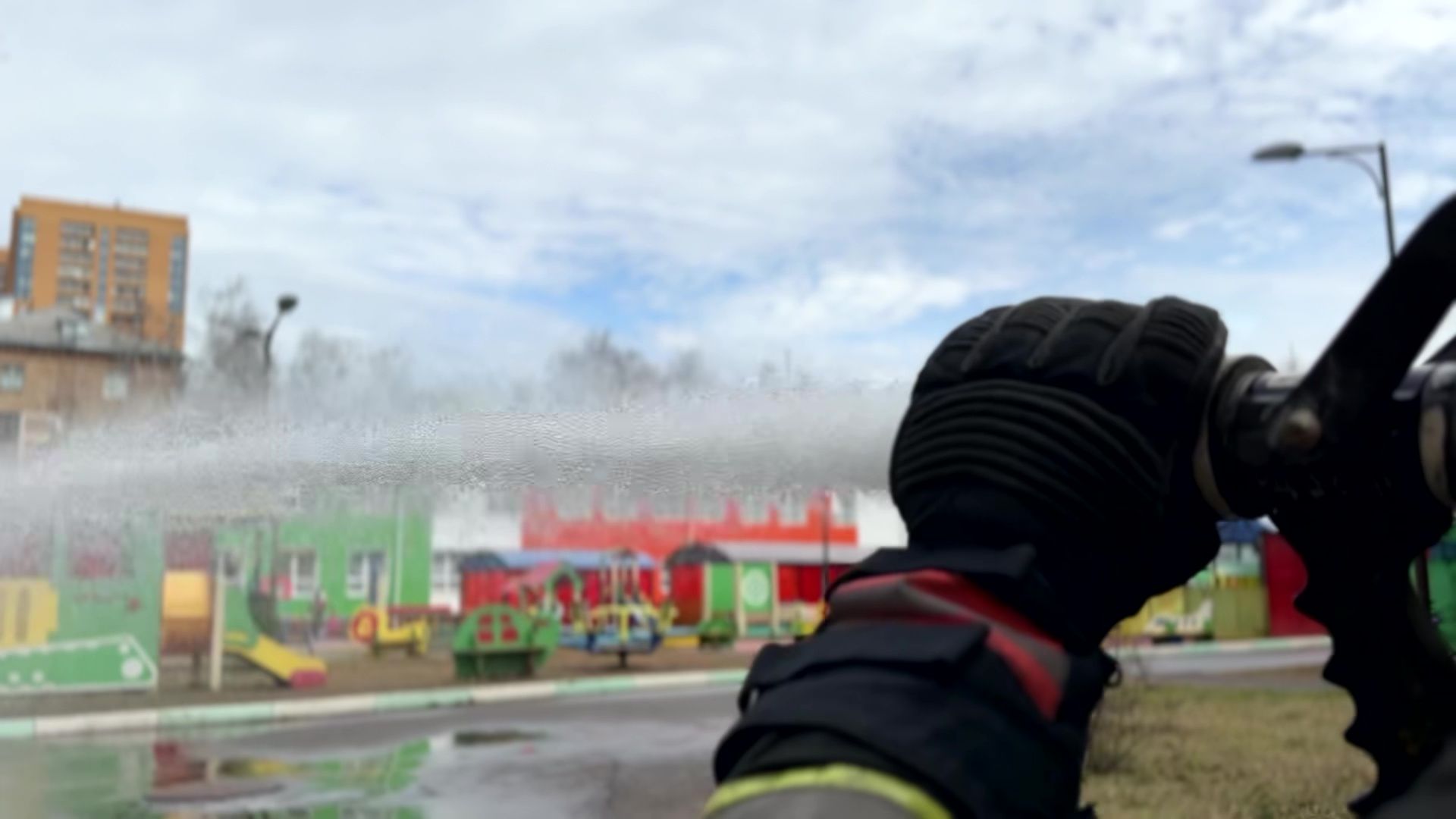 Реутов, детский, сад, МЧС, пожарная техника, люстра, пожарный рукав, вода,