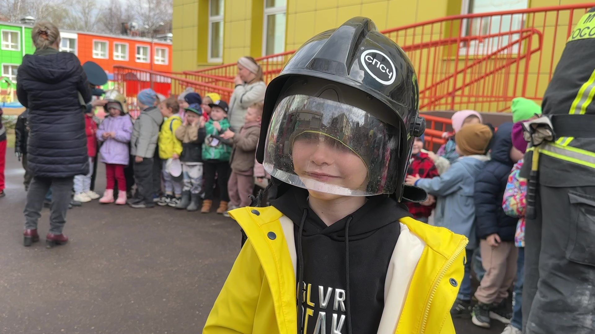 Реутов, детский, сад, МЧС, пожарная техника, люстра, пожарный рукав, вода,