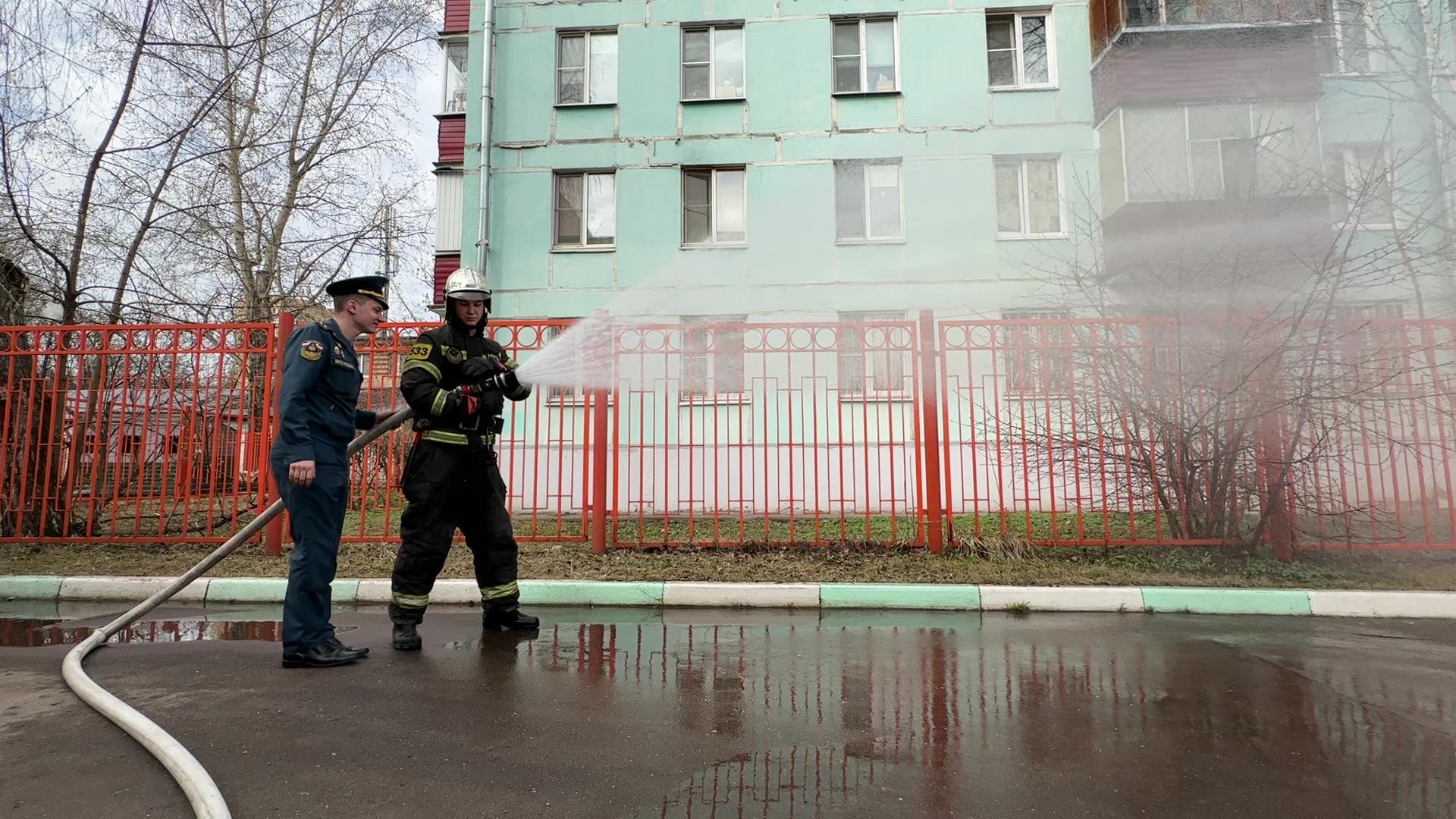 Реутов, детский, сад, МЧС, пожарная техника, люстра, пожарный рукав, вода,
