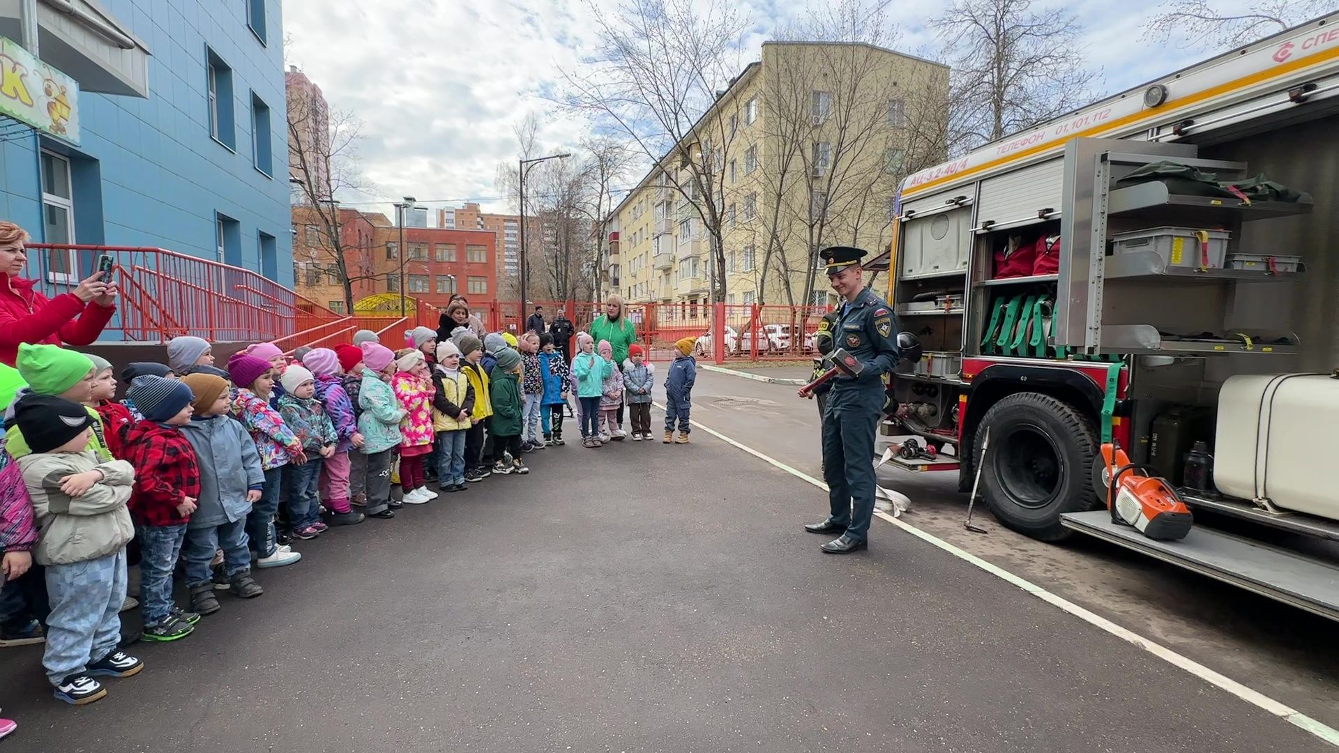 Реутов, детский, сад, МЧС, пожарная техника, люстра, пожарный рукав, вода,