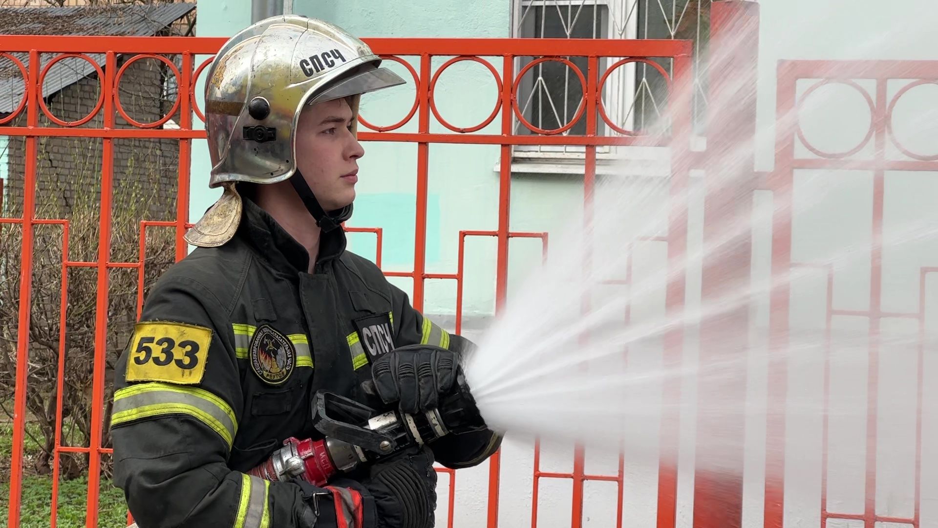 Реутов, детский, сад, МЧС, пожарная техника, люстра, пожарный рукав, вода,