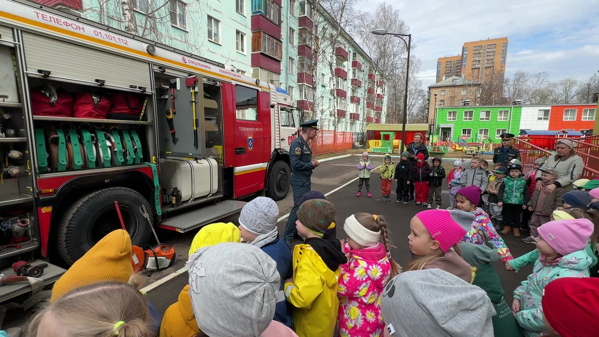 Реутов, детский, сад, МЧС, пожарная техника, люстра, пожарный рукав, вода,