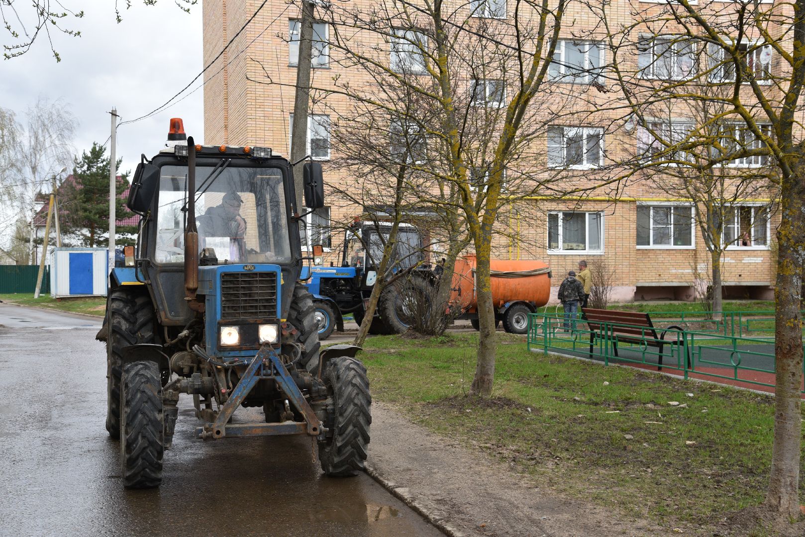 лотошино, благоуйстройство, уборка дворов после зимы, уборка детских площадок,