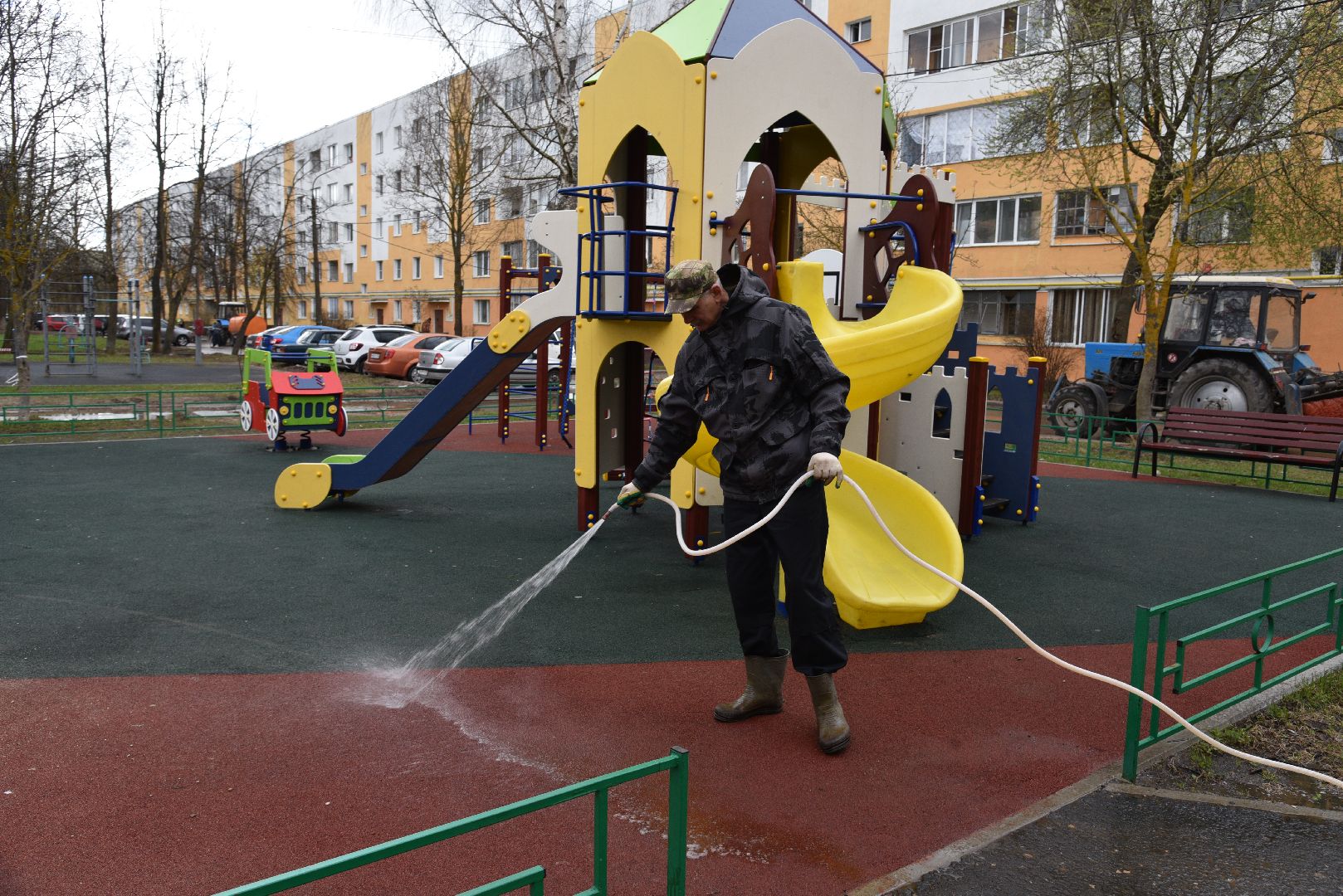 лотошино, благоуйстройство, уборка дворов после зимы, уборка детских площадок,