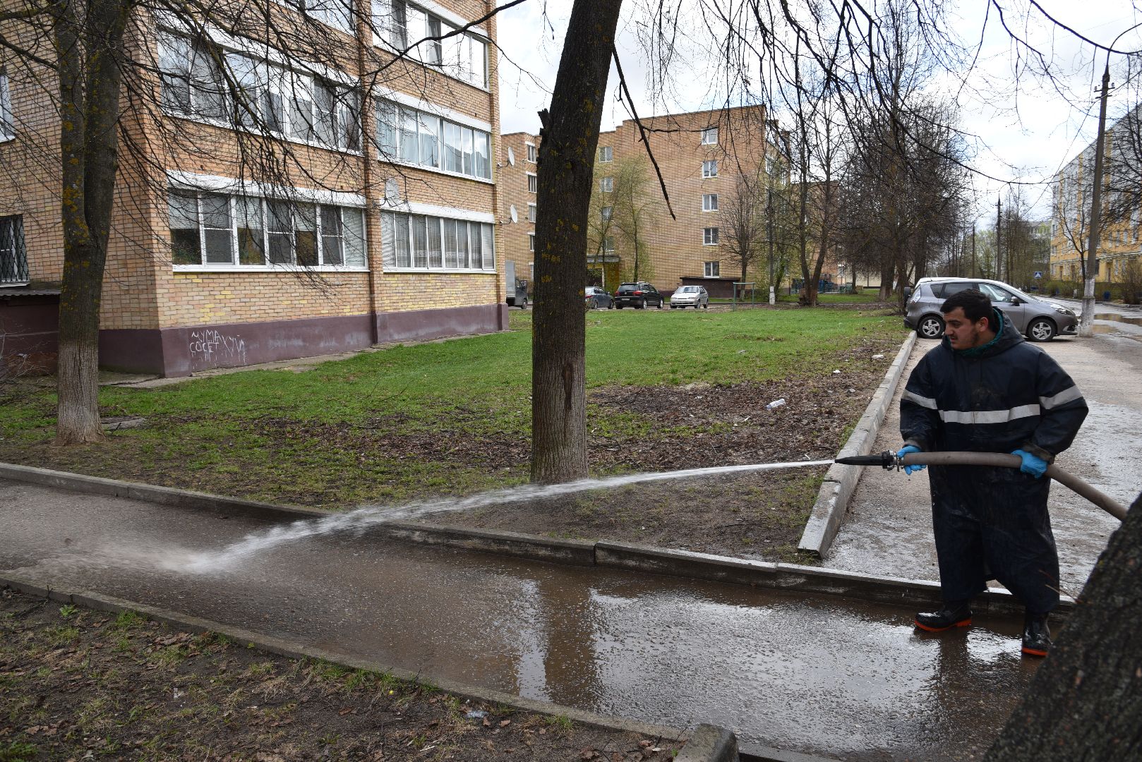 лотошино, благоуйстройство, уборка дворов после зимы, уборка детских площадок,