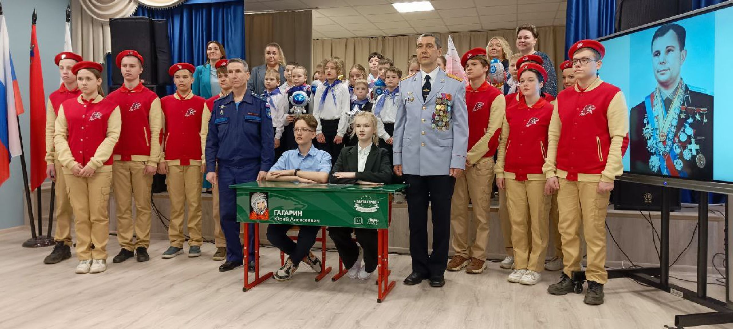 Дмитров, Парта героя, Юрий Гагарин,