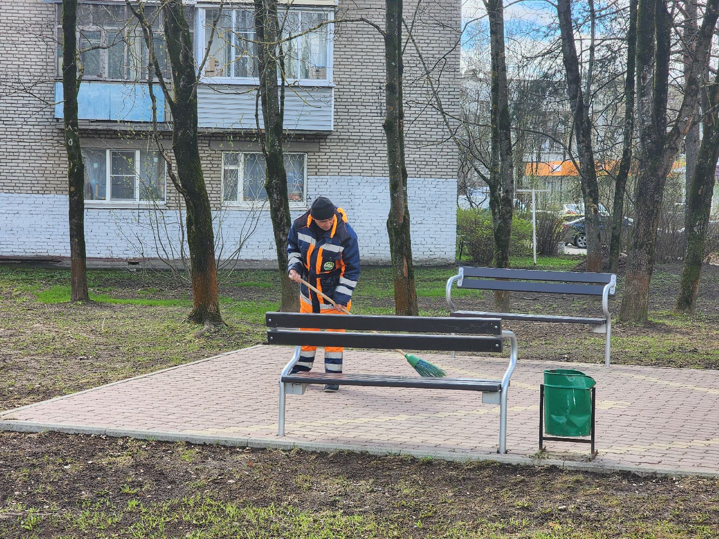 уборка города, уборка дворов после зимы, уборка детских площадок,