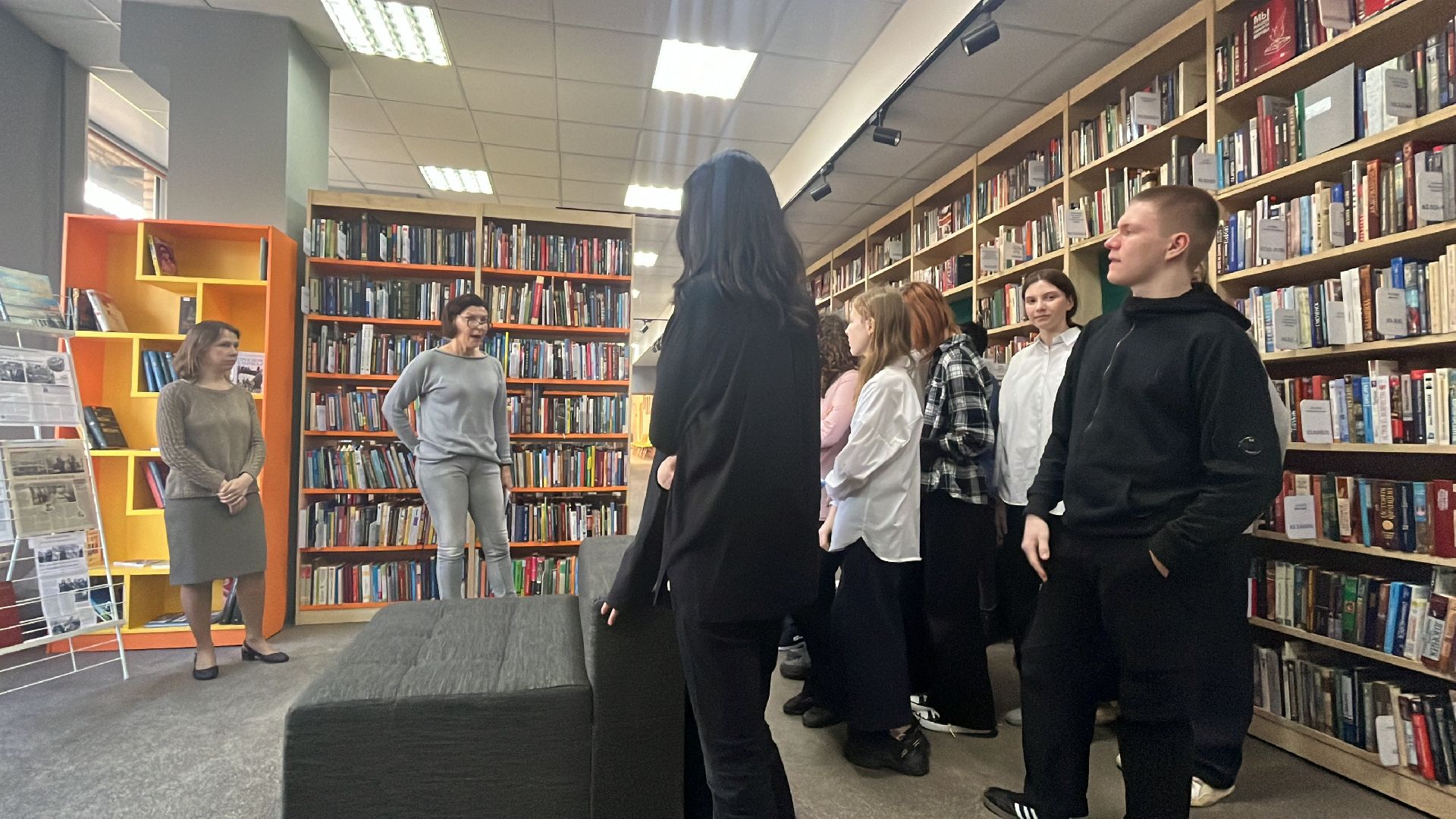 школьники, профориентация, экскурсия, экскурсия для школьников, библио-холл, библиотека,